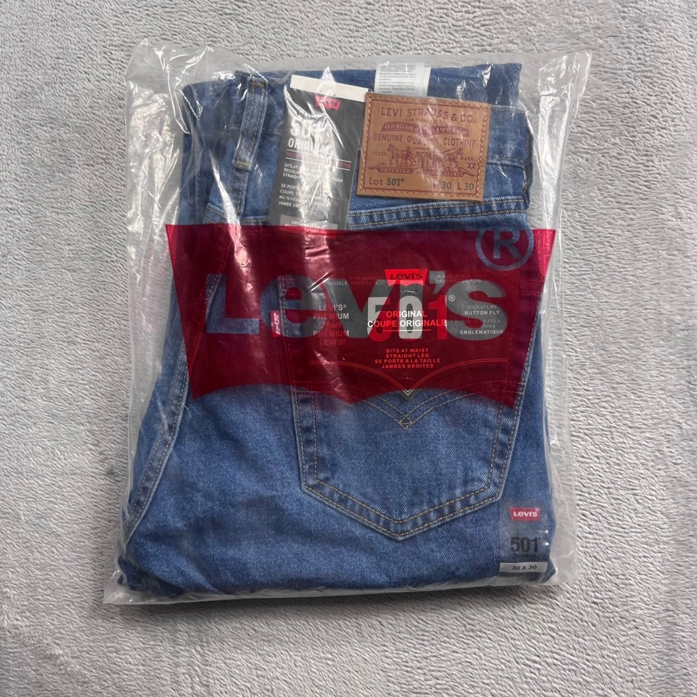 Levis 501 Original Fit Mens Jeans 30x30 Medium Wash Blue Denim Button Fly [MQ]